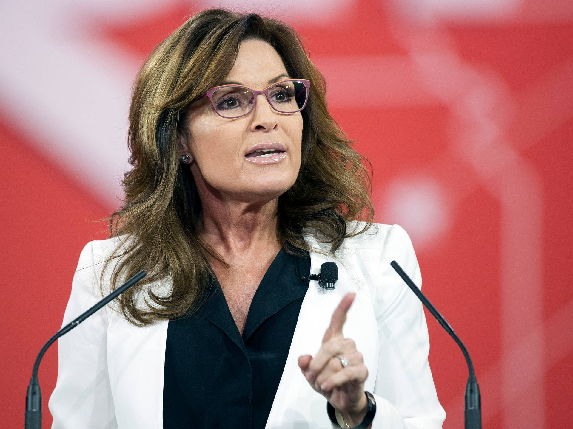 Sarah Palin Delivering An Empowered Speech Background