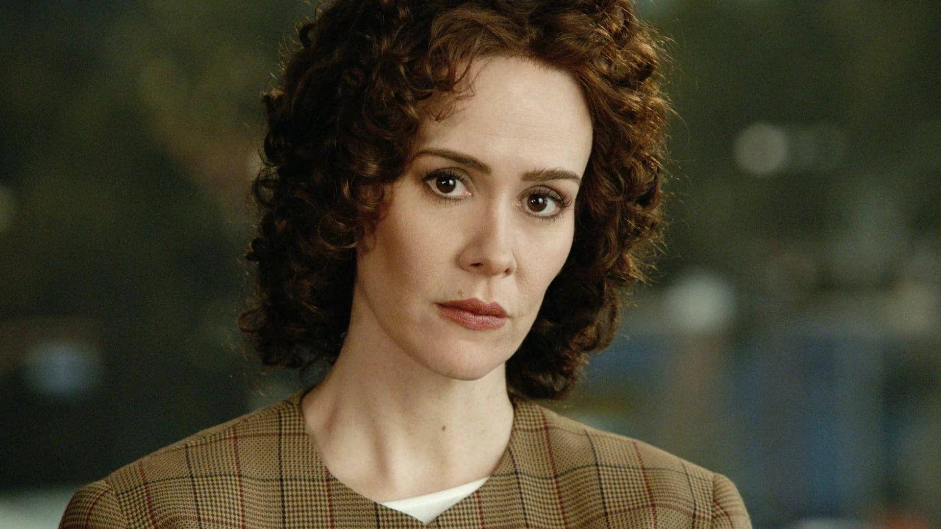 Sarah Paulson In American Crime Story Background