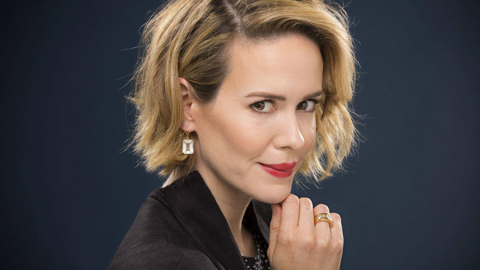 Sarah Paulson Indoor Photograph Background