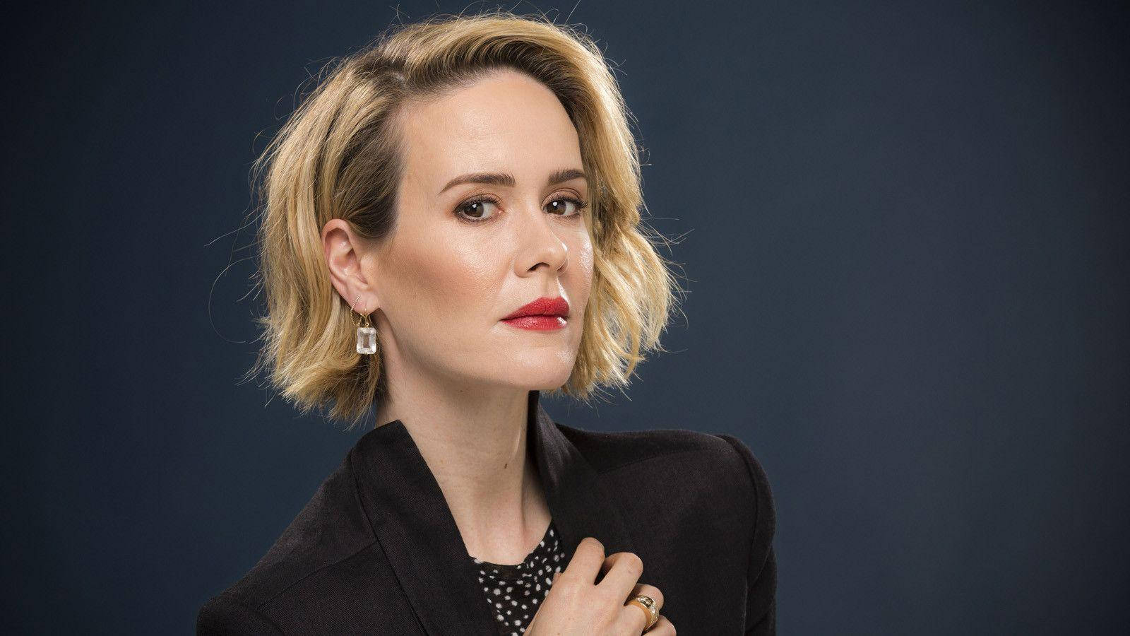 Sarah Paulson On A Dark Background Background