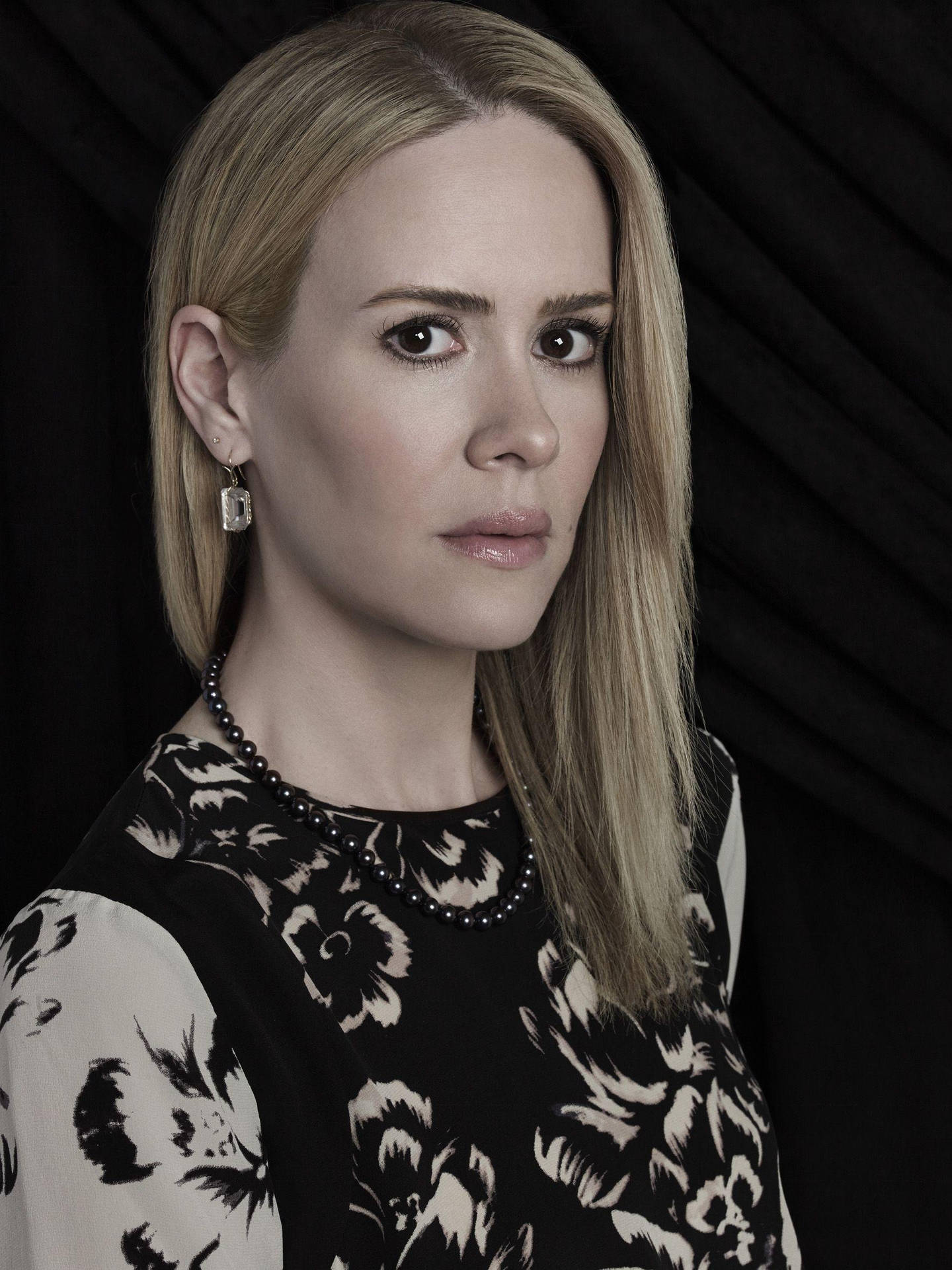 Sarah Paulson Serious Face Background