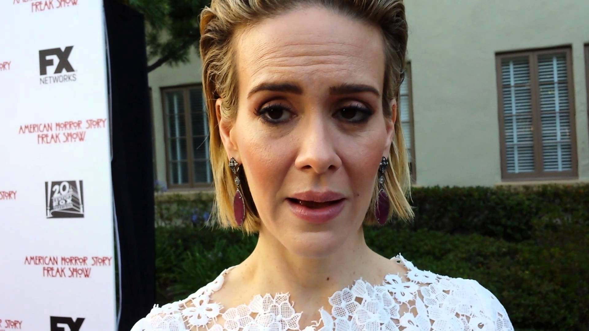 Sarah Paulson Wacky Face Background