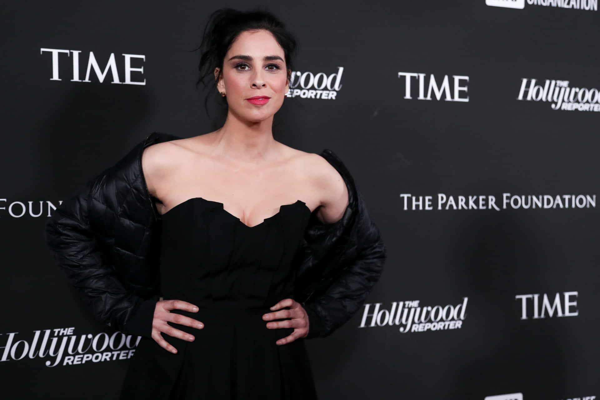 Sarah Silverman Looking Stunning In A Candid Pose Background