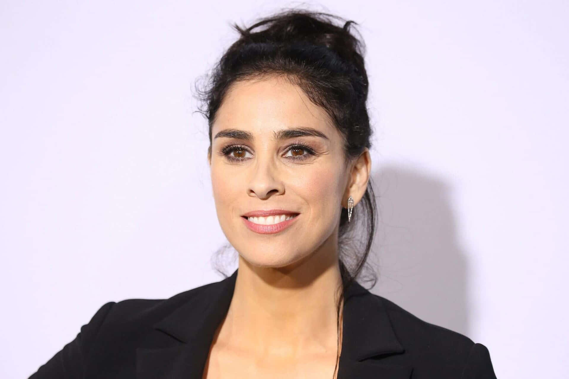 Sarah Silverman Smiling In A Stylish Look