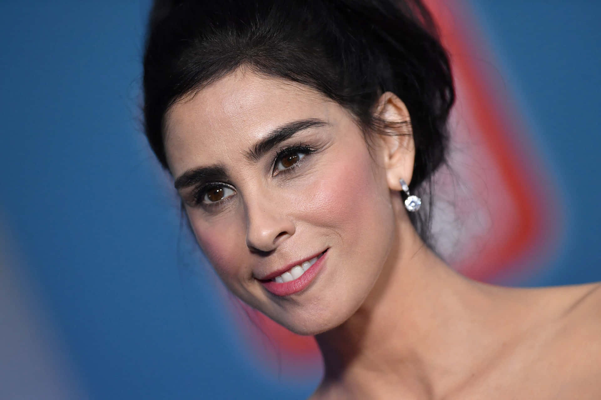 Sarah Silverman Strikes A Playful Pose Background