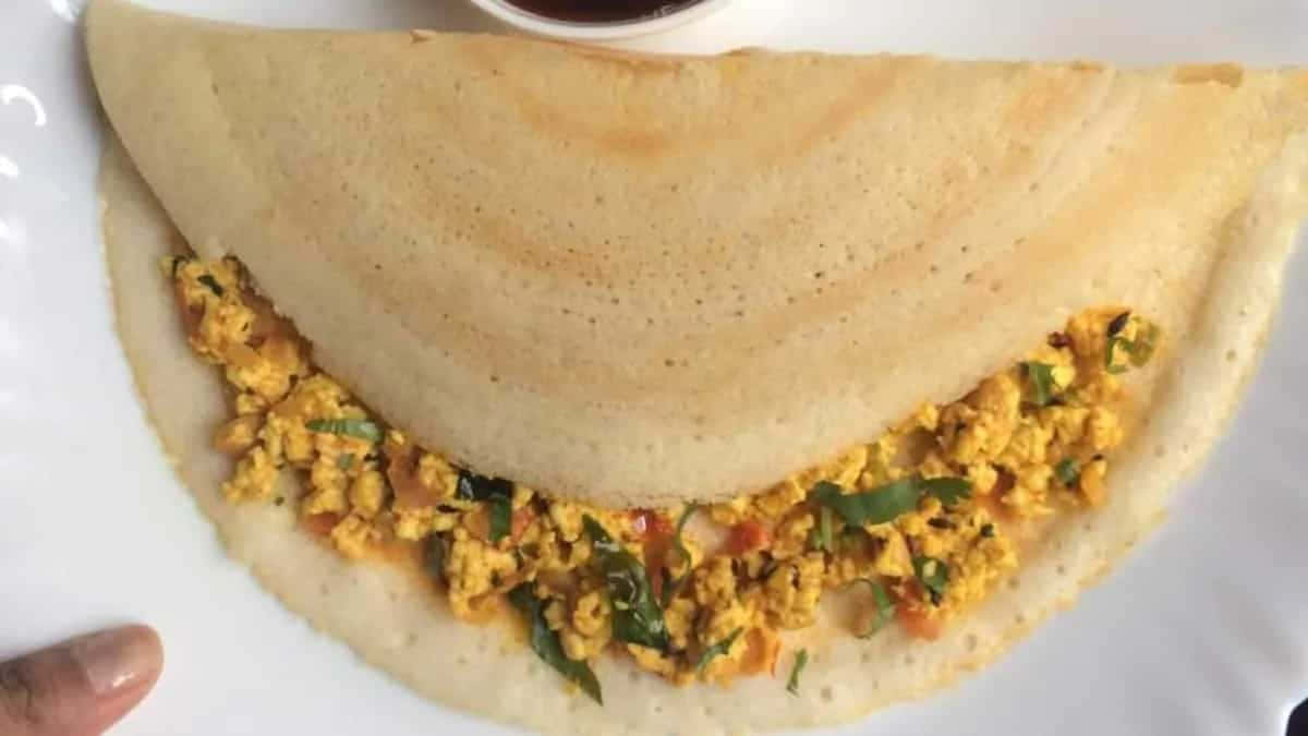 Savory And Crispy South Indian Delight - Dosa Background