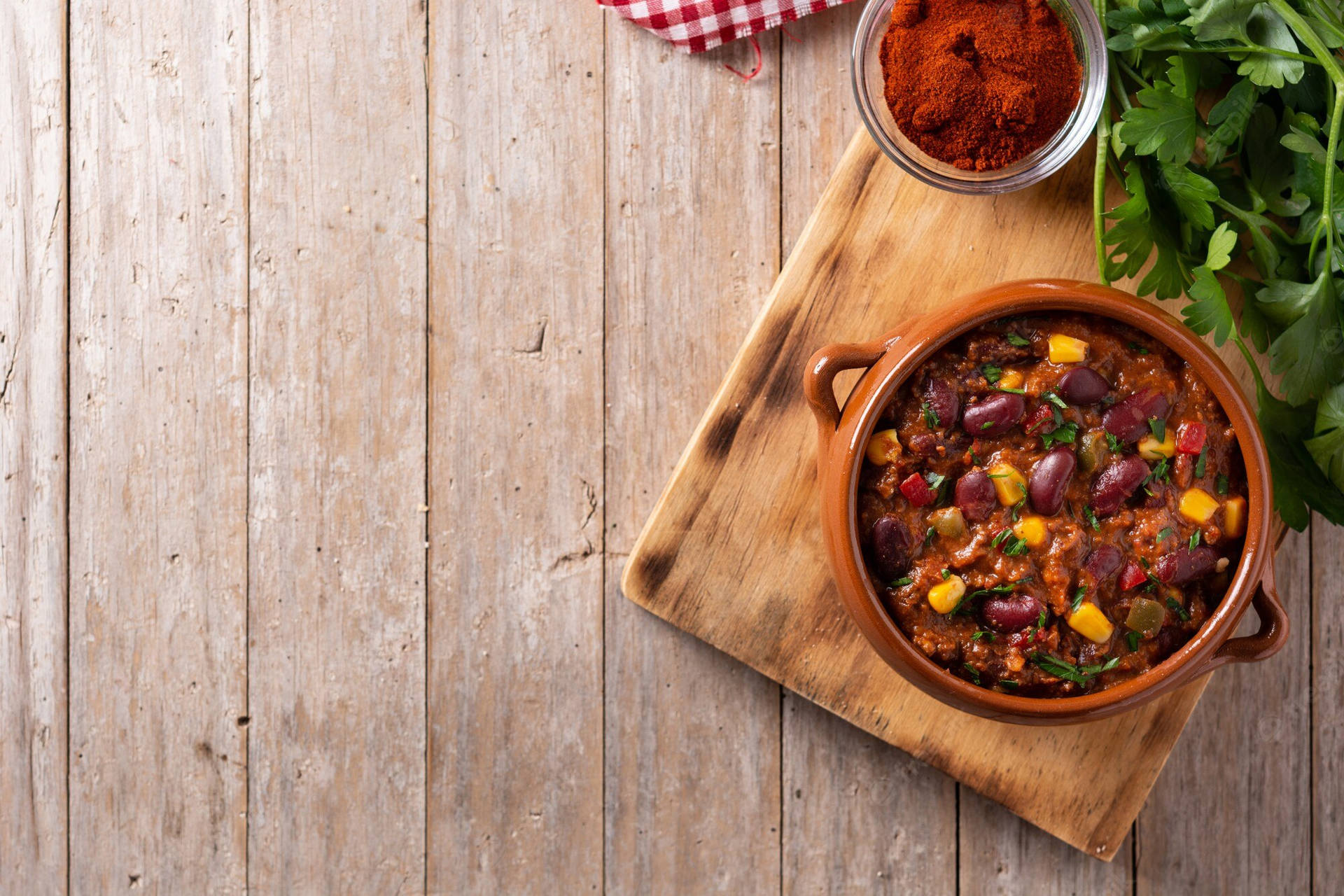 Savory And Spicy Bowl Of Chili Con Carne Background