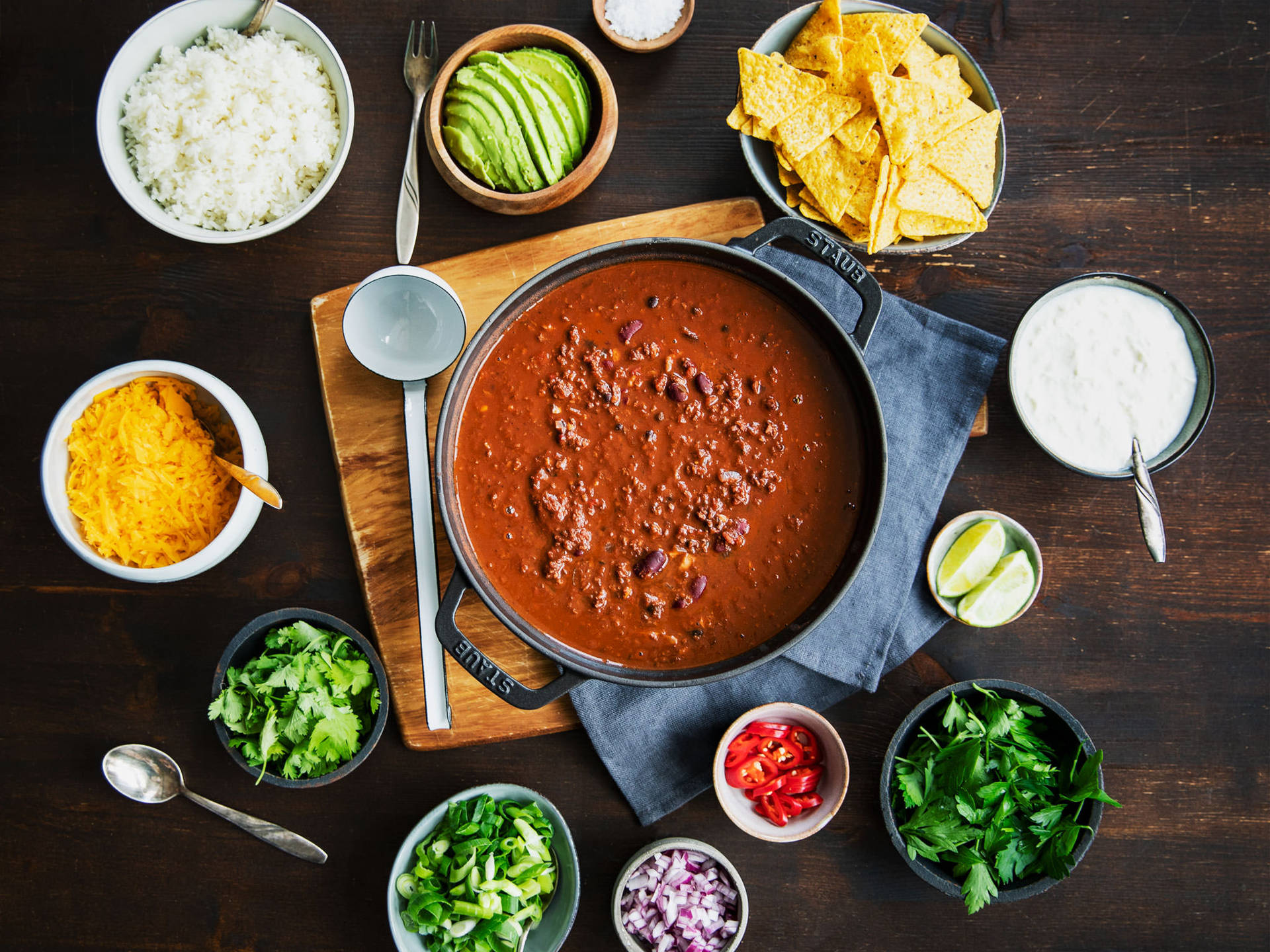 Savory Chili Con Carne With Delightful Side Dishes