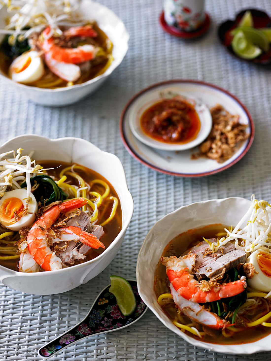 Savory Delight: Prawn Hokkien Mee Background