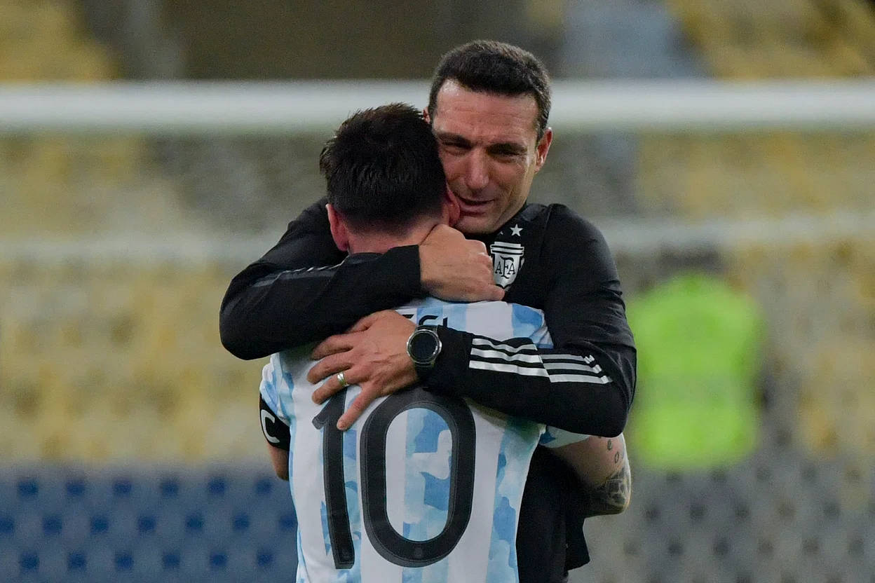 Scaloni Hugging Messi 2021 Background