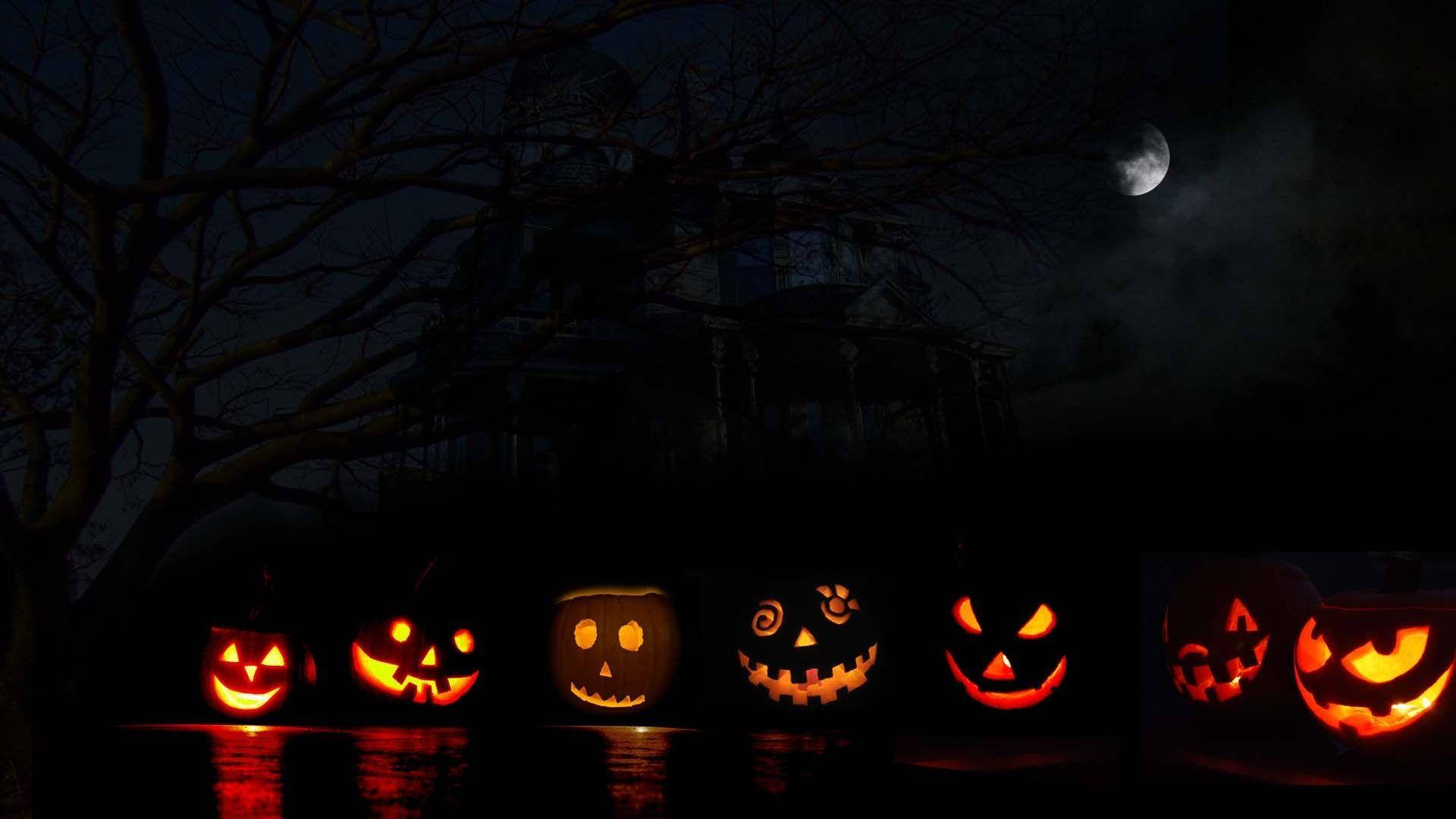 Scary Jack-o-lantern Lurks In The Night Background