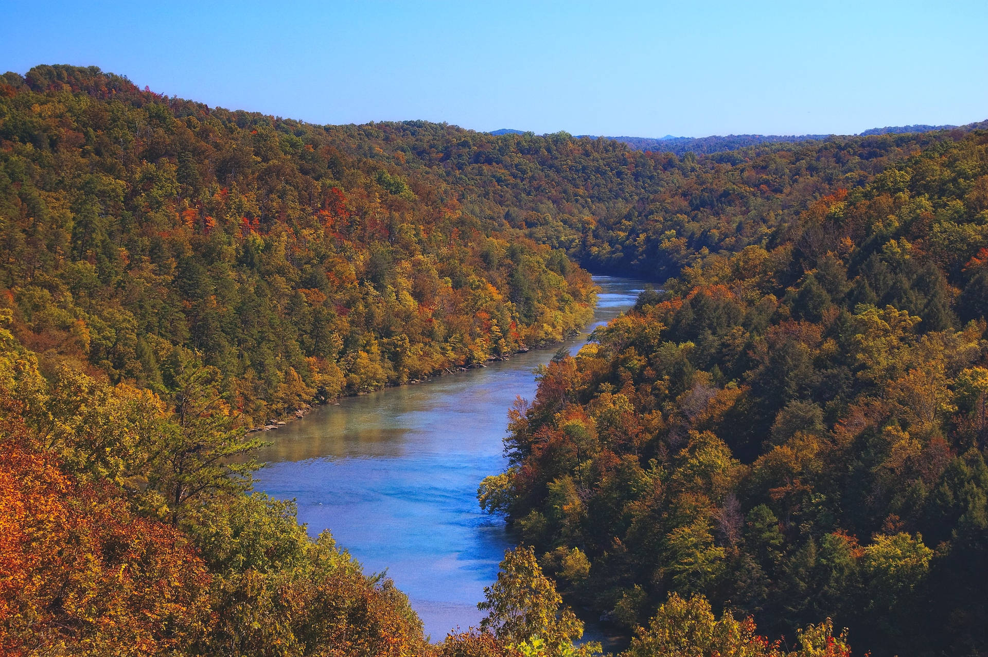 Scenic Beauty Of Cumberland River, Kentucky Background