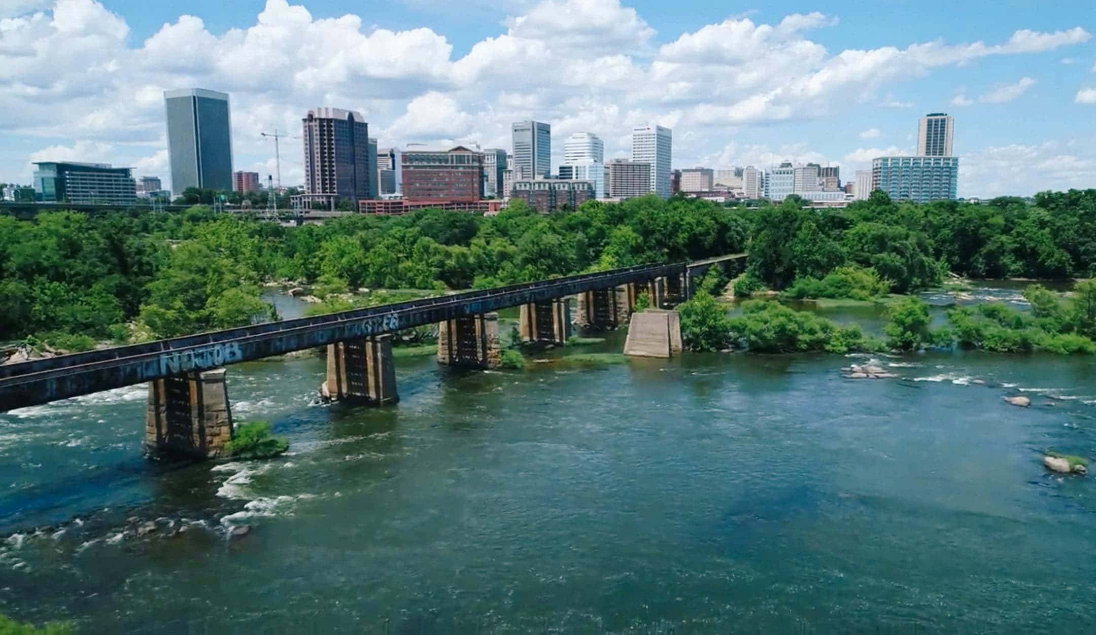 Scenic Evening By The James River, Richmond Background