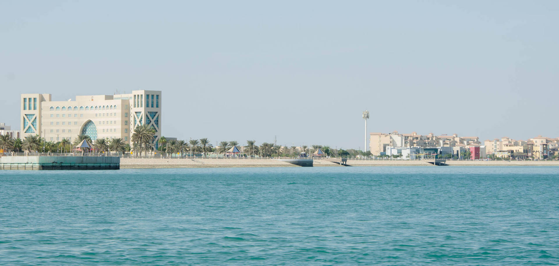 Scenic View Of Al-fanateer Beach, Saudi Arabia Background