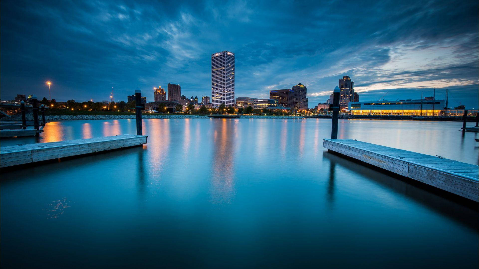 Scenic View Of Milwaukee Skyline Against Tranquil Lake Michigan