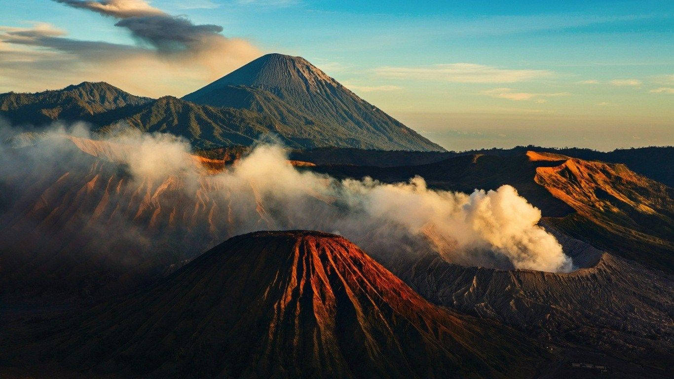 Scenic Volcano Indonesia Laptop Background