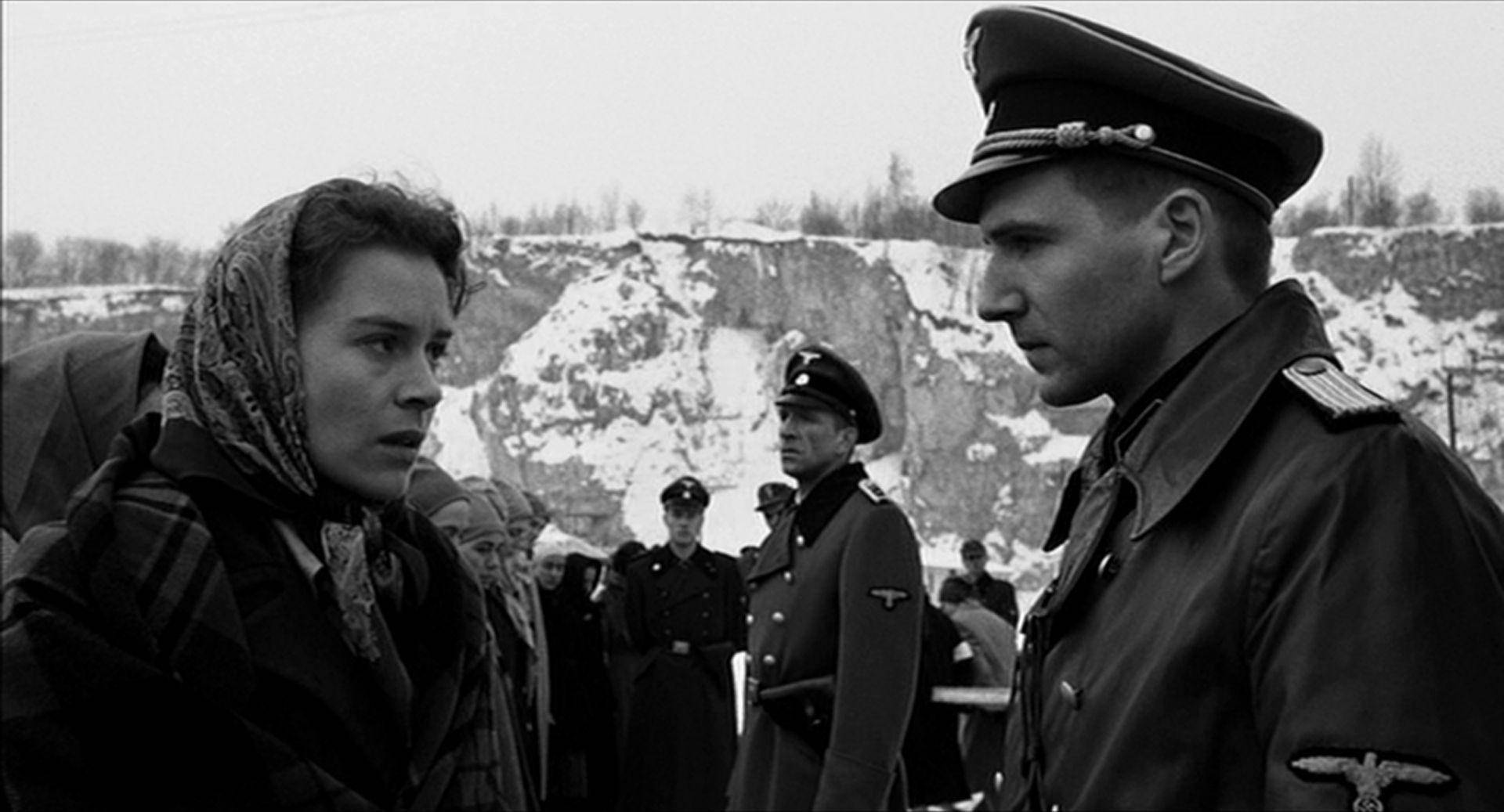 Schindler's List Embeth Davidtz Ralph Fiennes