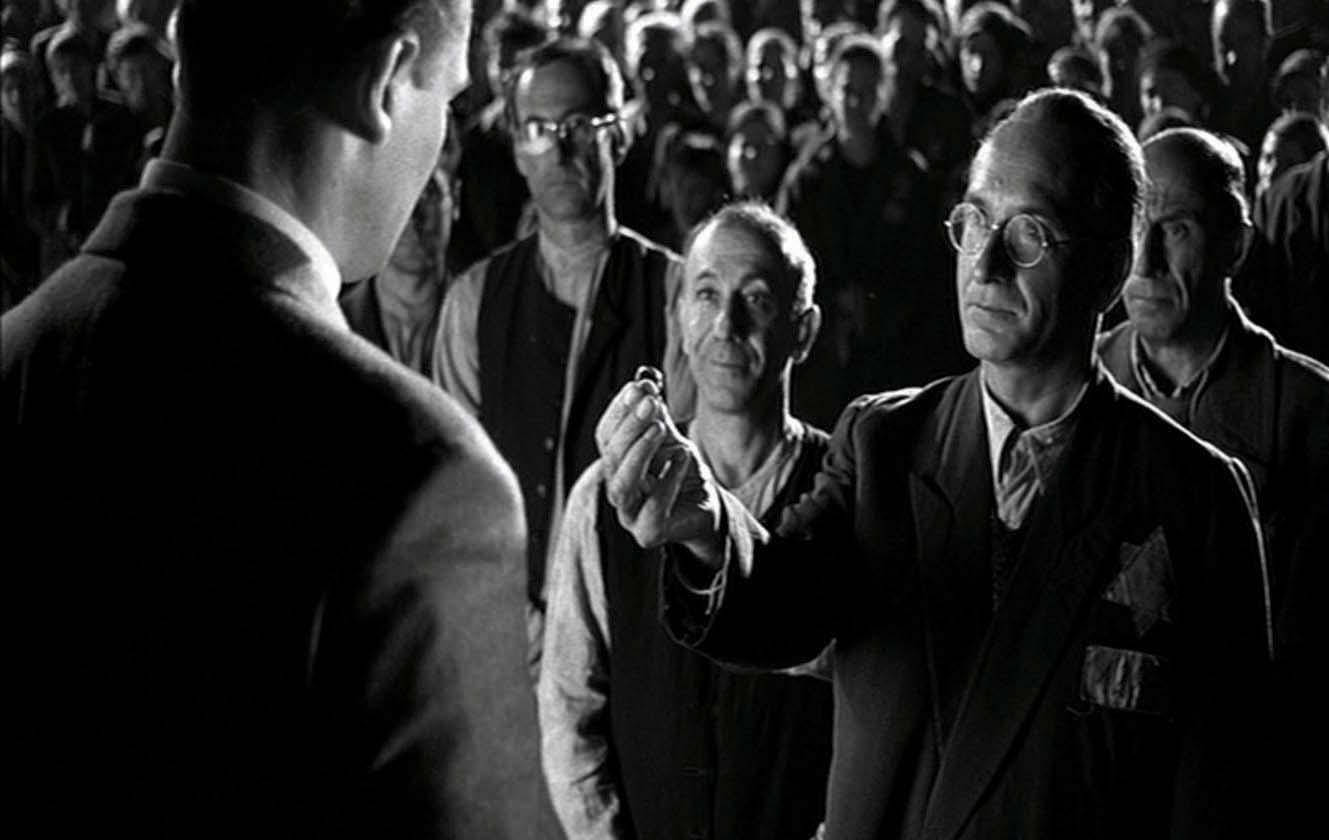 Schindler's List Itzhak Stern Ben Kingsley Background