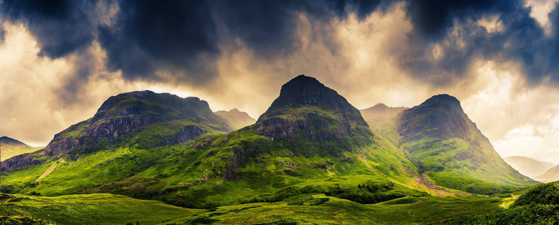 Scotland Green Hill Background