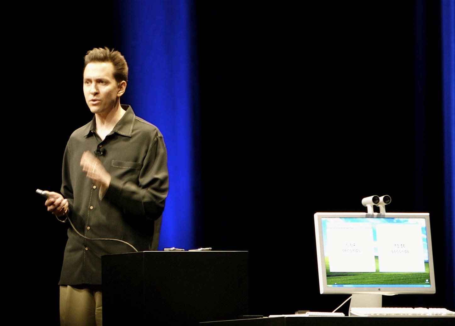 Scott Forstall Giving A Demo Background