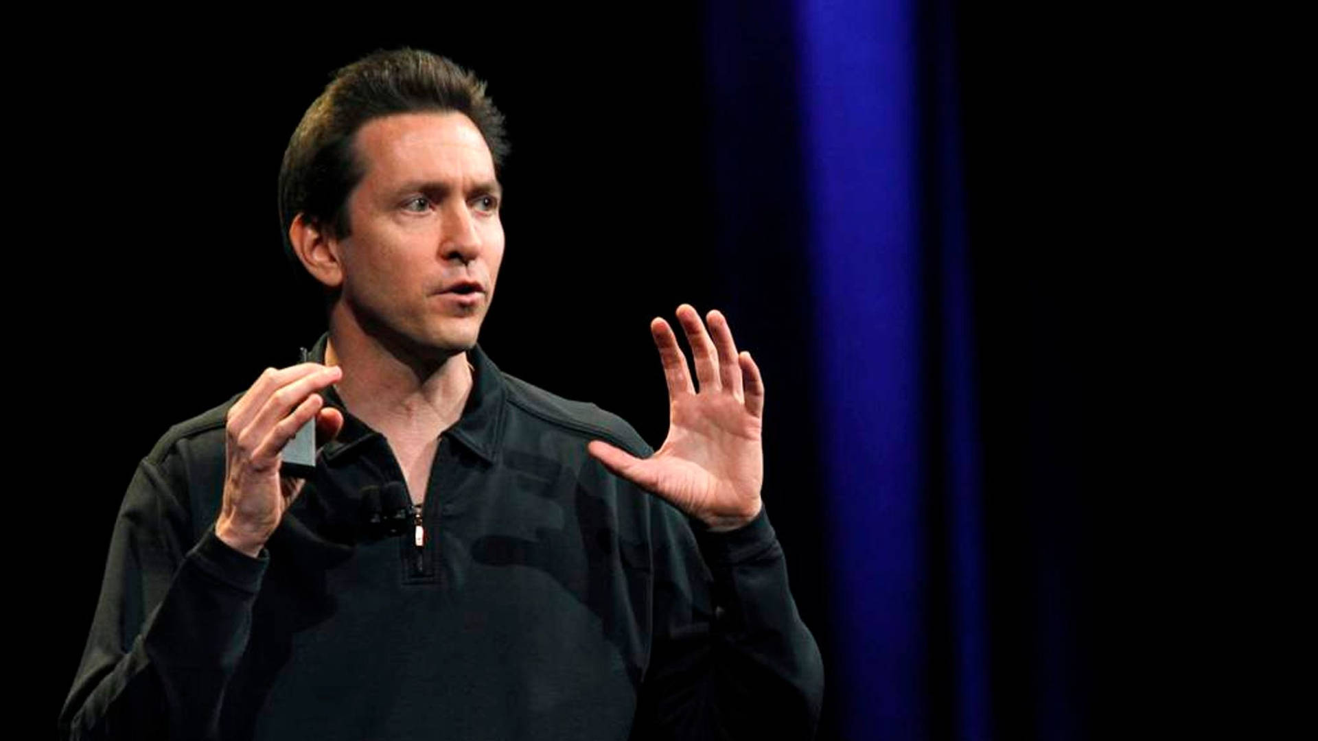 Scott Forstall Passionately Expounding A Point With Animated Hand Gestures