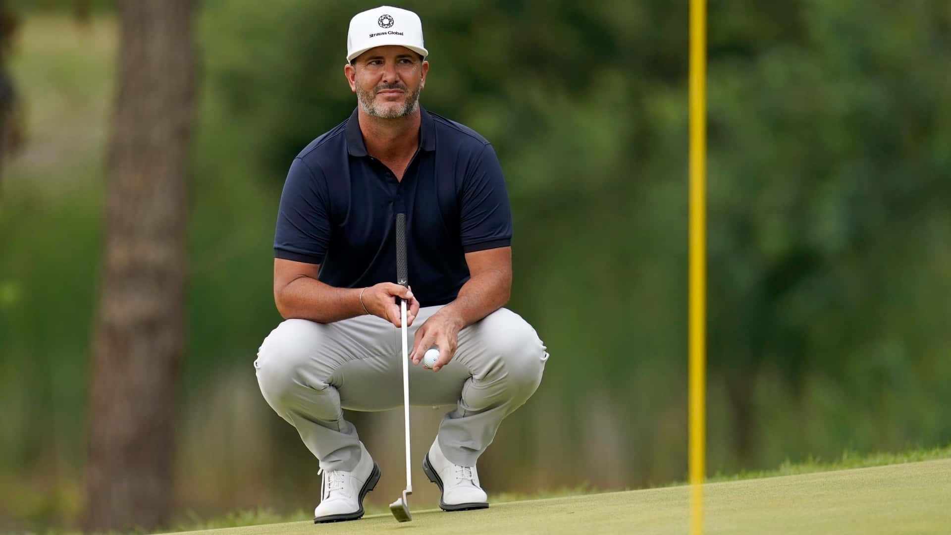 Scott Piercy Sitting Squatting On Course Background