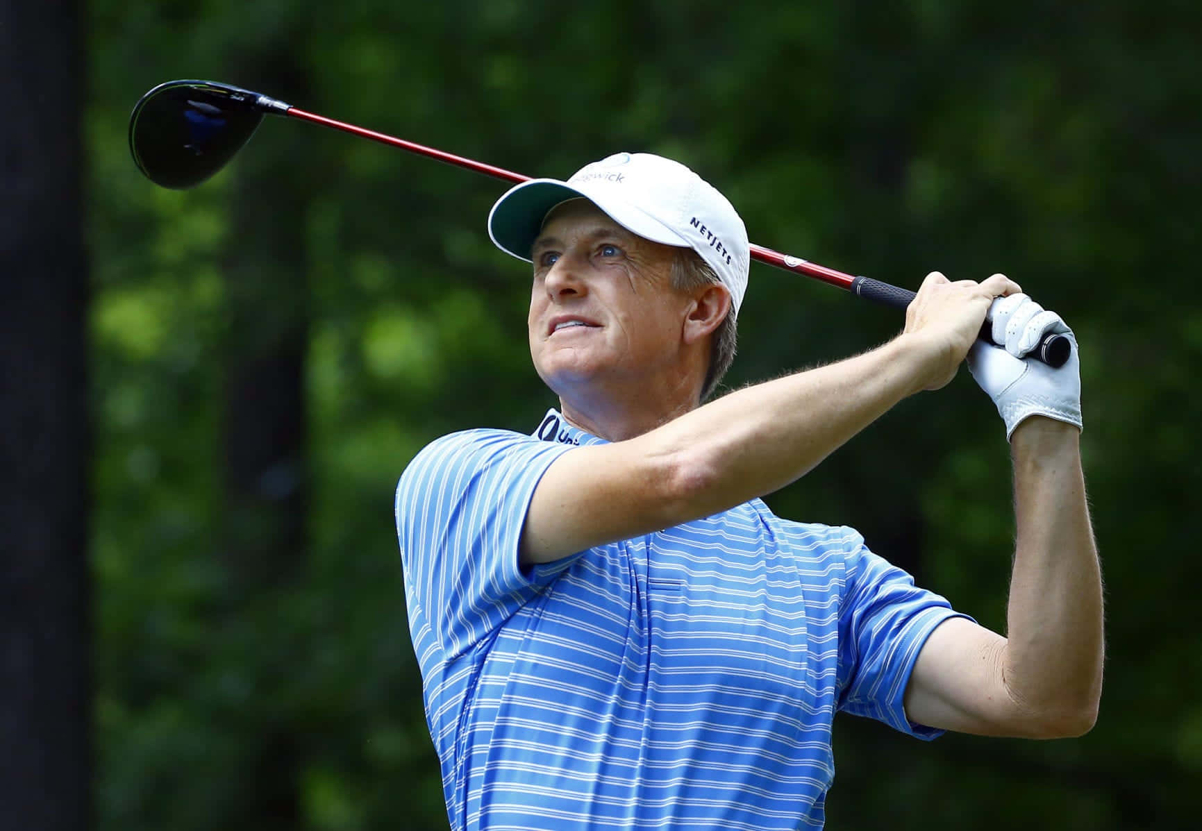Scott Verplank Demonstrating Excellent Follow-through In Golf Background