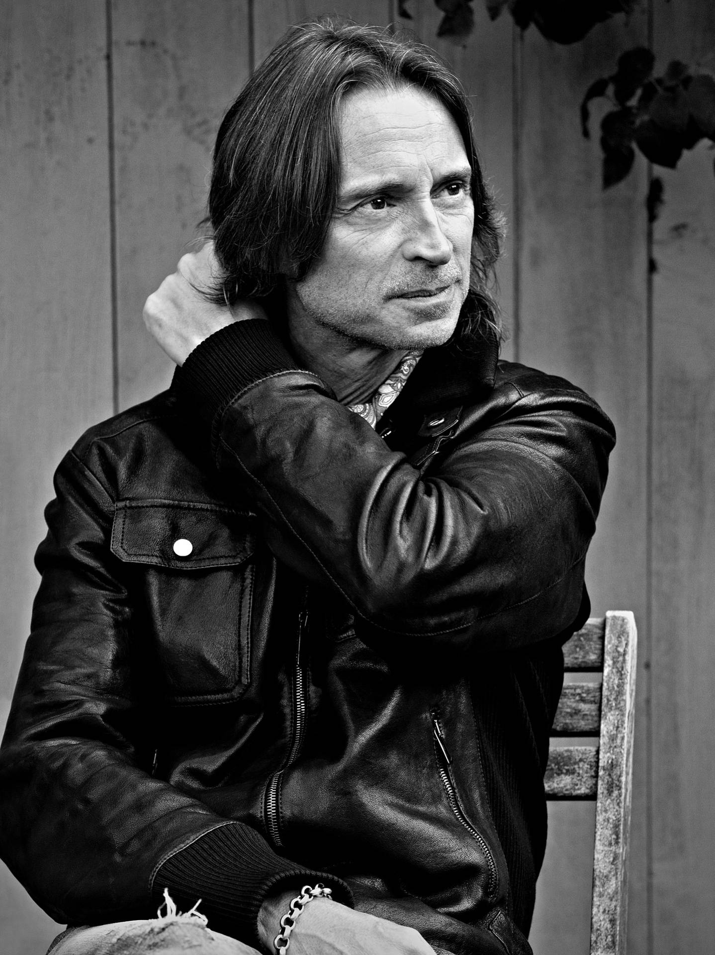 Scottish Male Artist Robert Carlyle Background