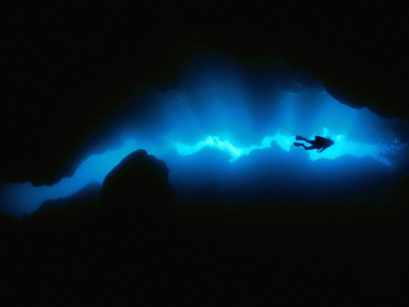 Scuba Diving Underwater Cave Crack Background