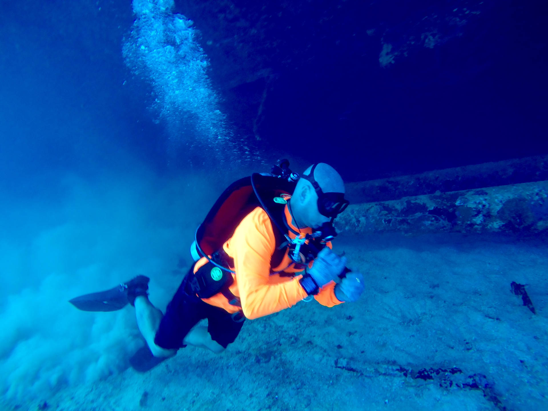 Sea Diving In Marshall Islands Background