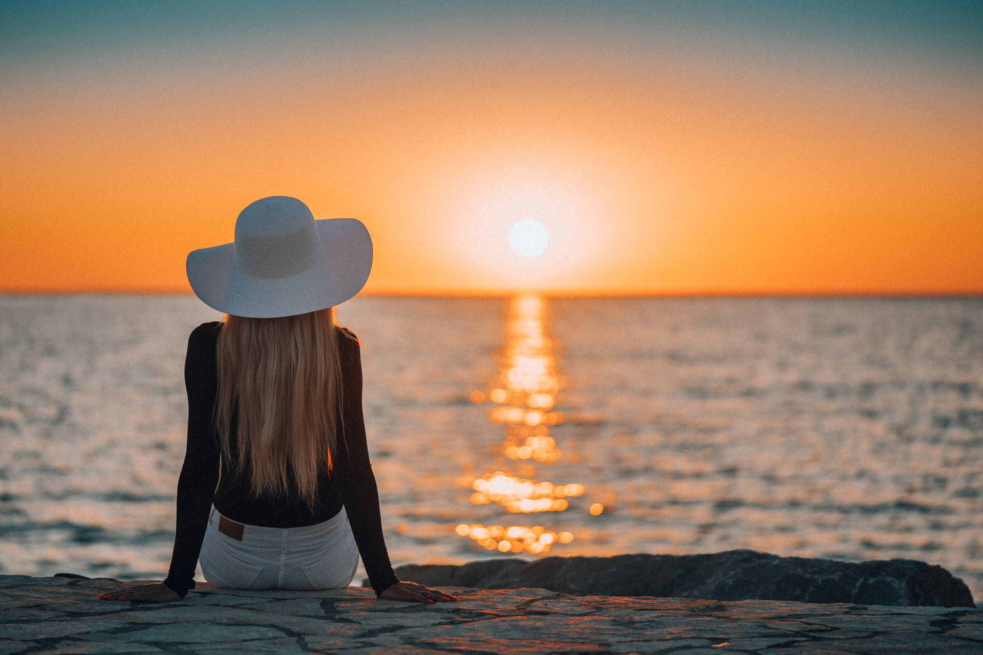 Sea Hd Woman Watching The Sunset Background