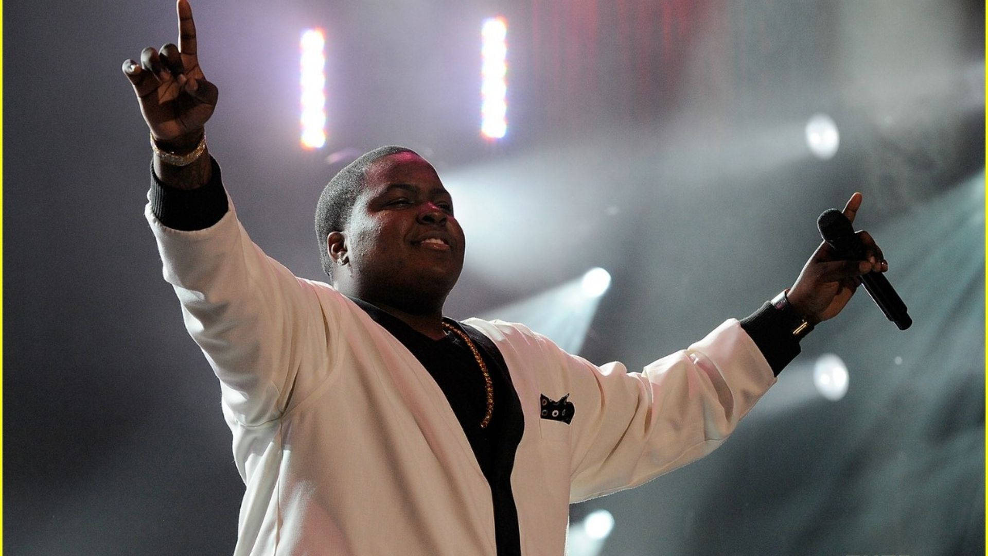 Sean Kingston Glorious Performance Background