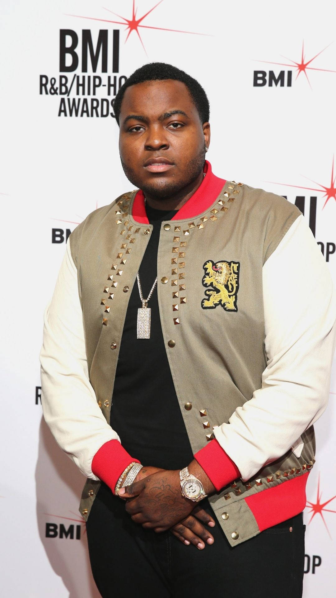 Sean Kingston In Red Carpet Background