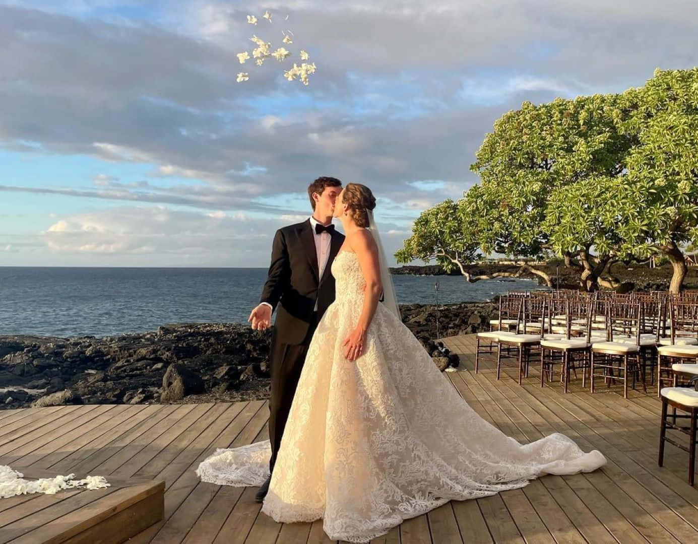 Seaside Wedding Kiss Background