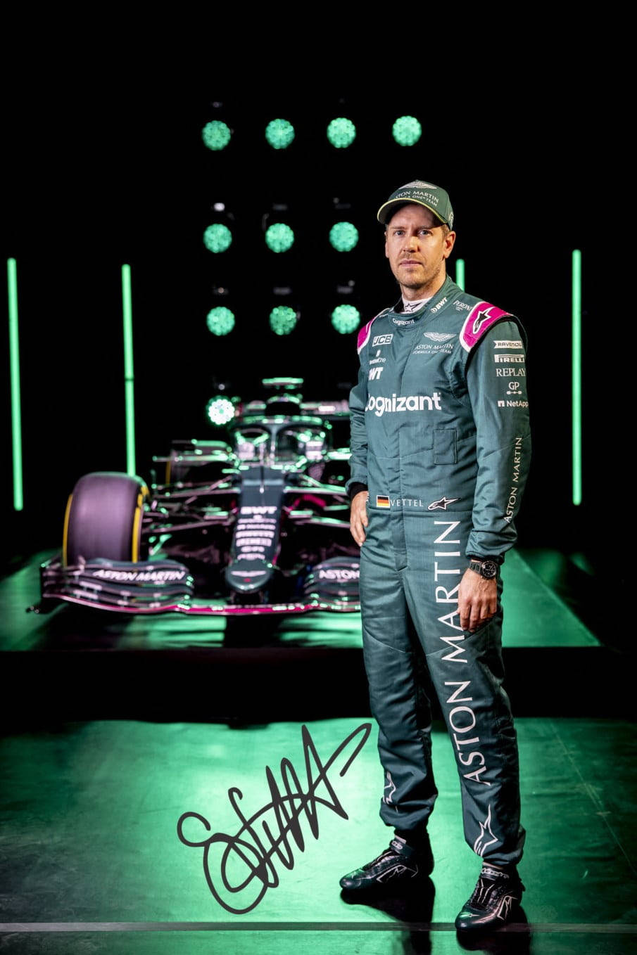Sebastian Vettel Dim Room Green Light Background