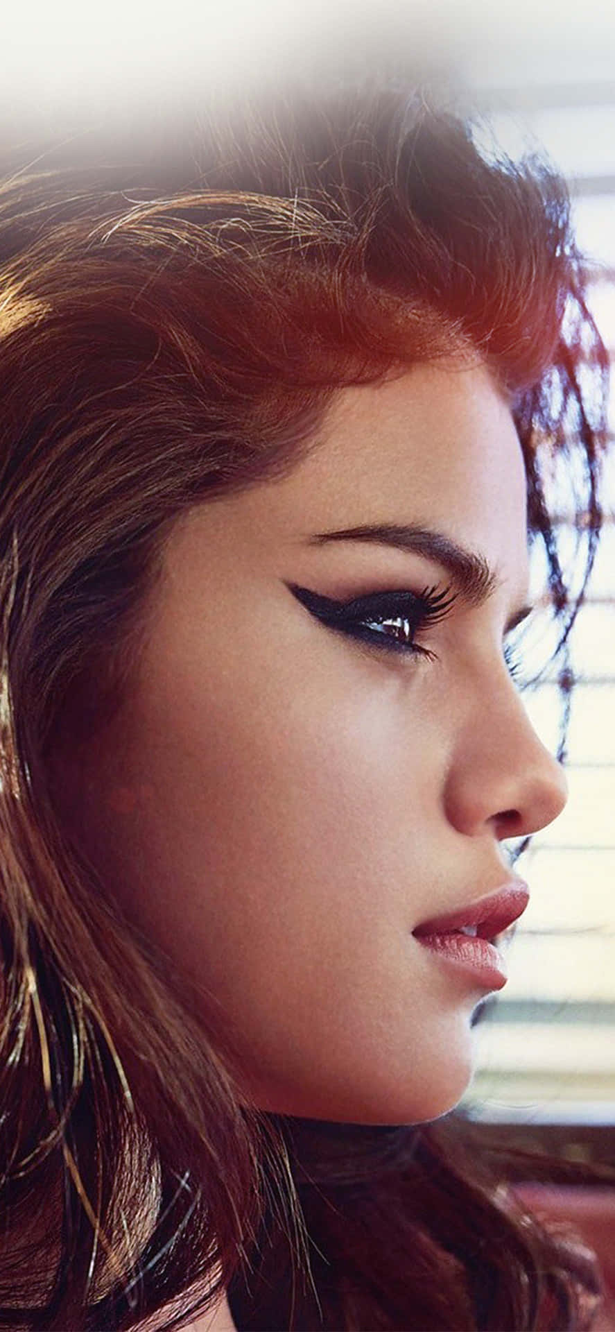 Selena Gomez Rocking Her New Iphone! Background