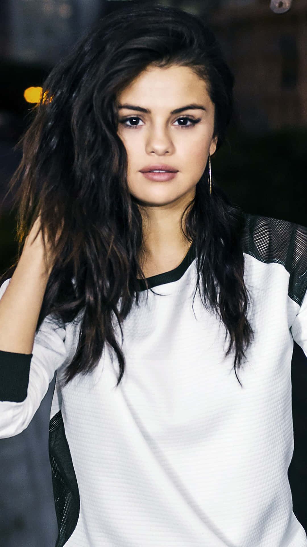 Selena Gomez Showing Off Her New Iphone Background