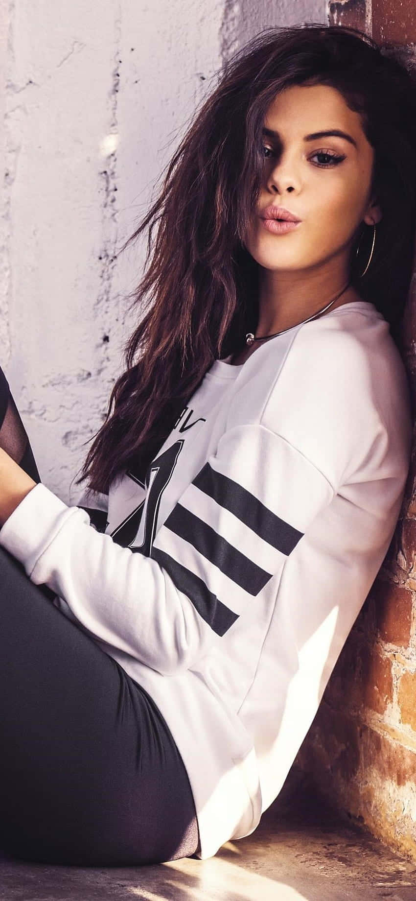 Selena Gomez Taking A Snap With Her Stylish Rose Gold Iphone Background
