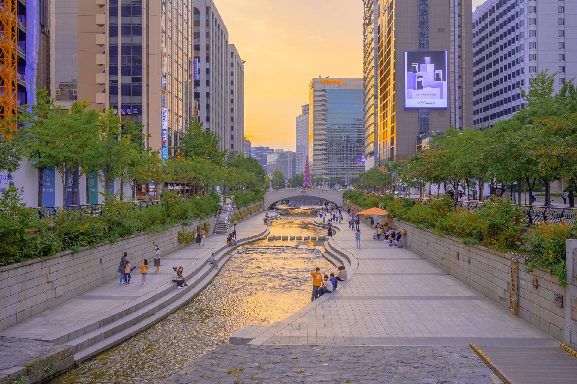 Seoul Cheonggyecheon Stream Background