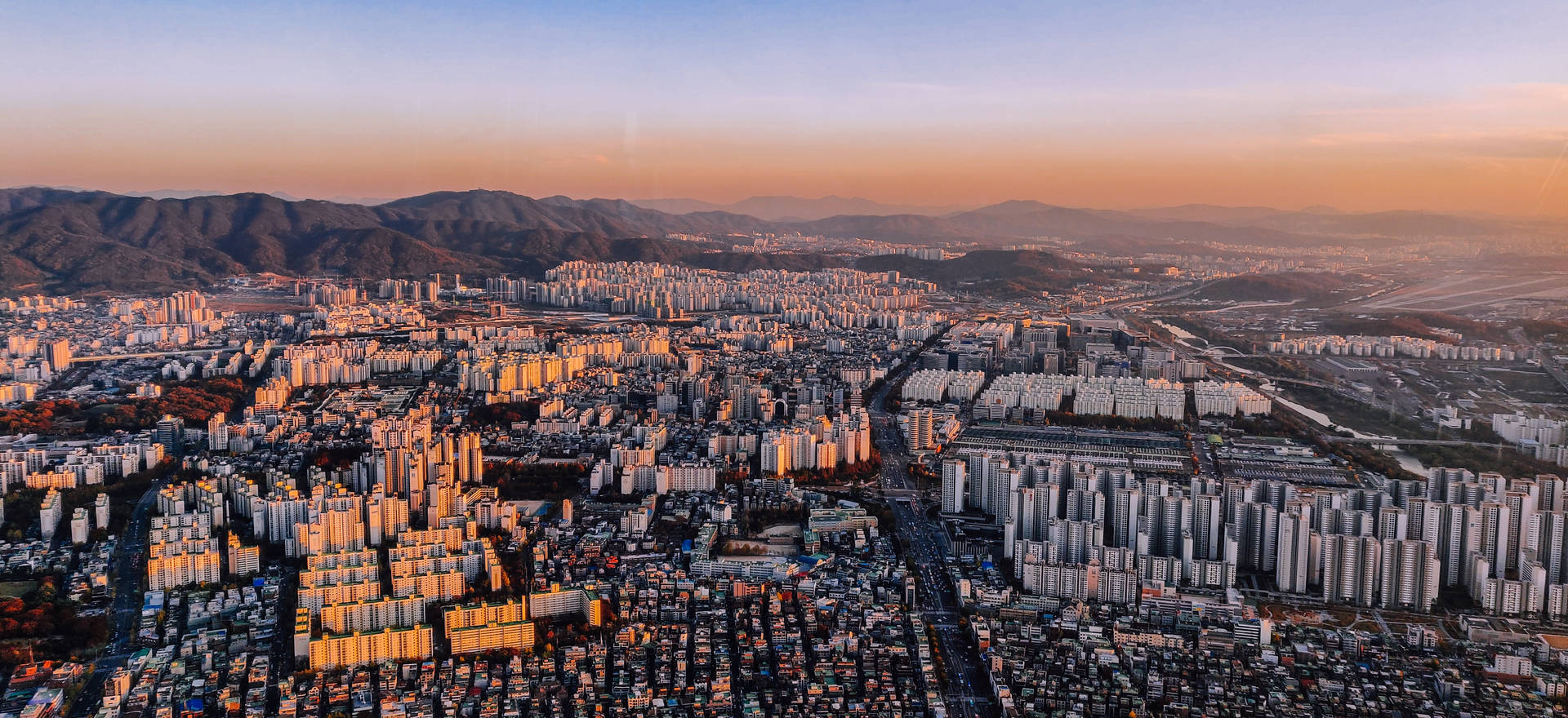 Seoul City Skyline Sunset Background
