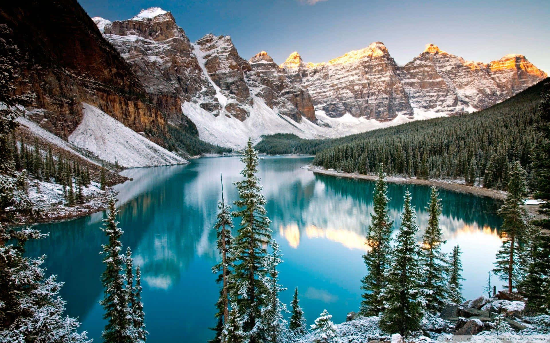 Serene Beauty Of Pristine Moraine Lake Background