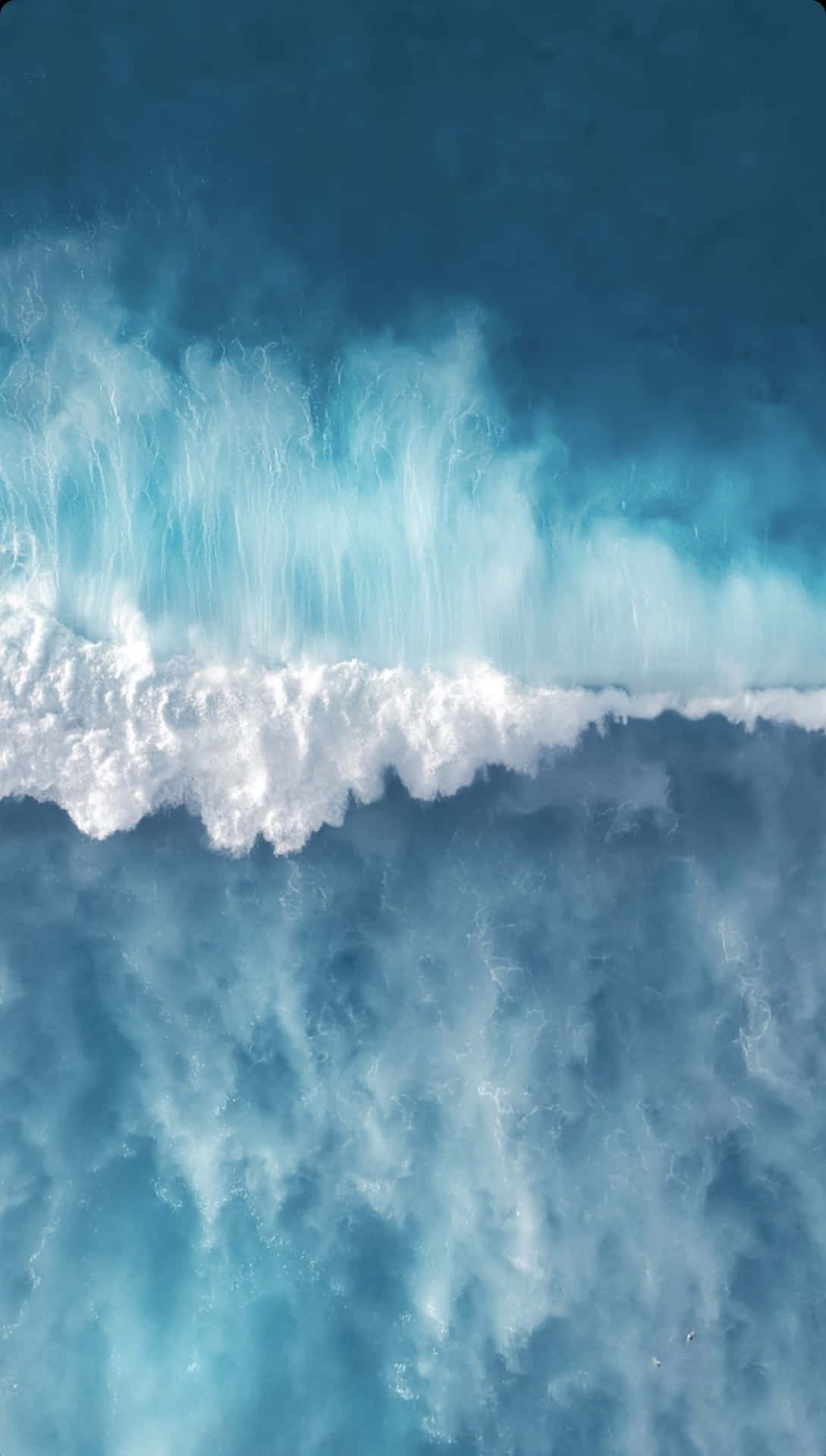 Serene_ Blue_ Ocean_ Wave_4 K_ U H D Background