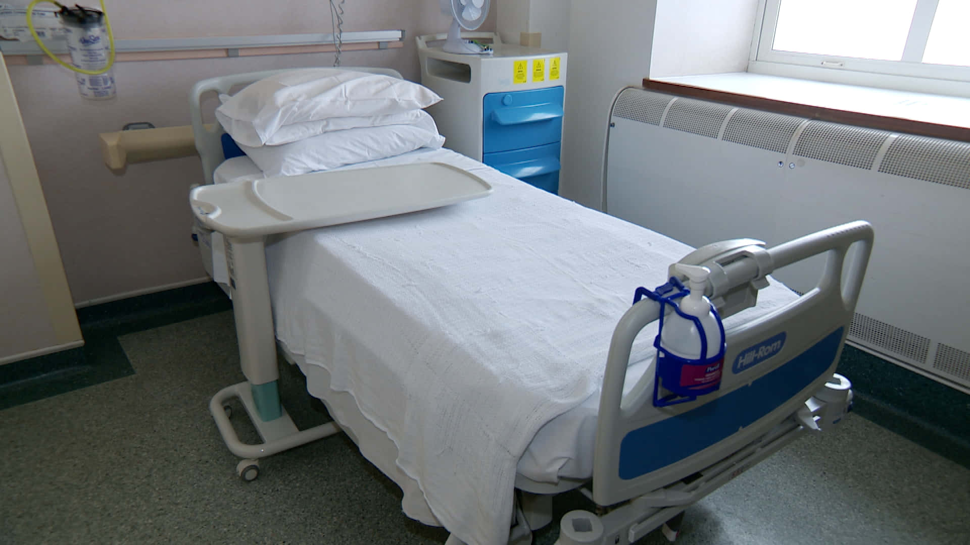 Serene Hospital Room With Spacious Bed Background