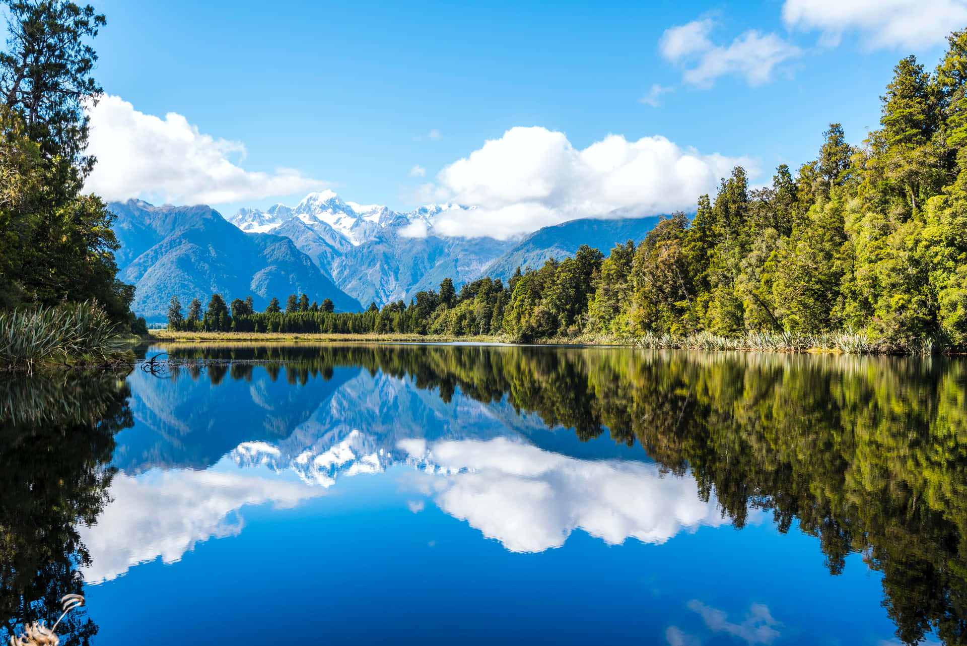Serene Lake Matheson Desktop