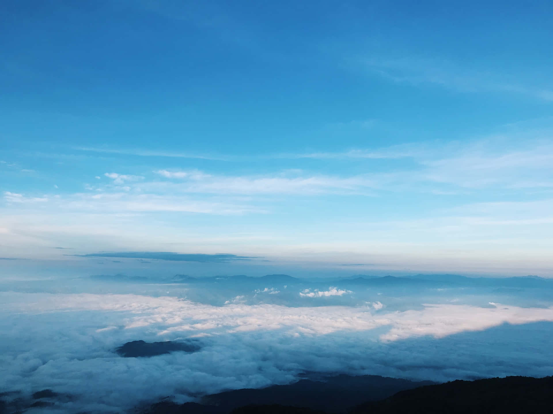 Serene Mountain Cloudscape Background