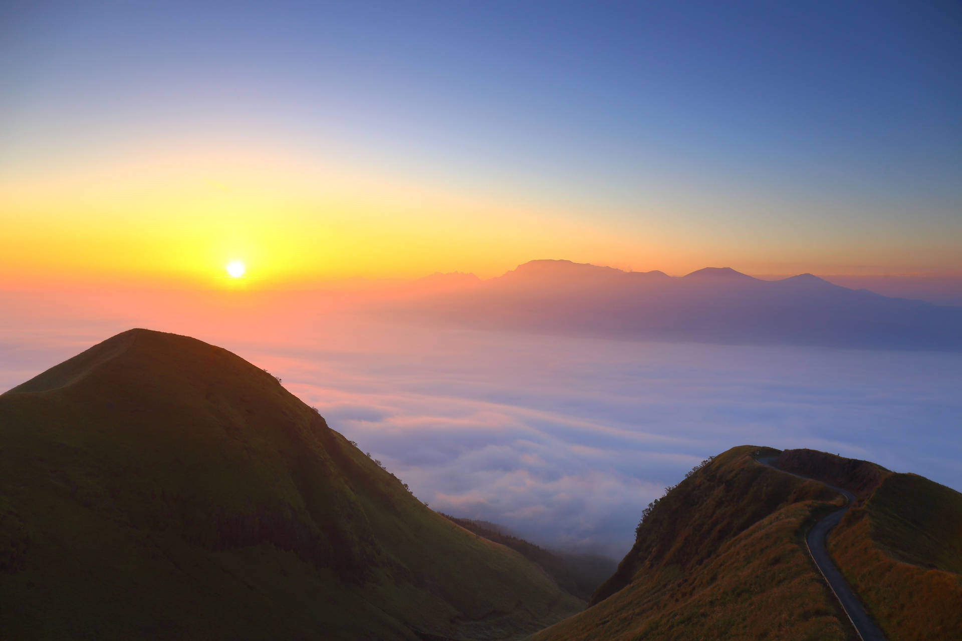 Serene Mountain Landscape In 4k Background