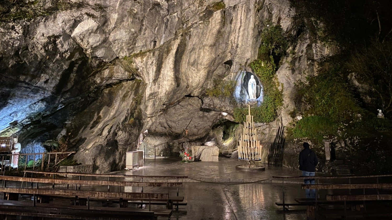Serene Scene Of The Lourdes Sanctuary In France Background