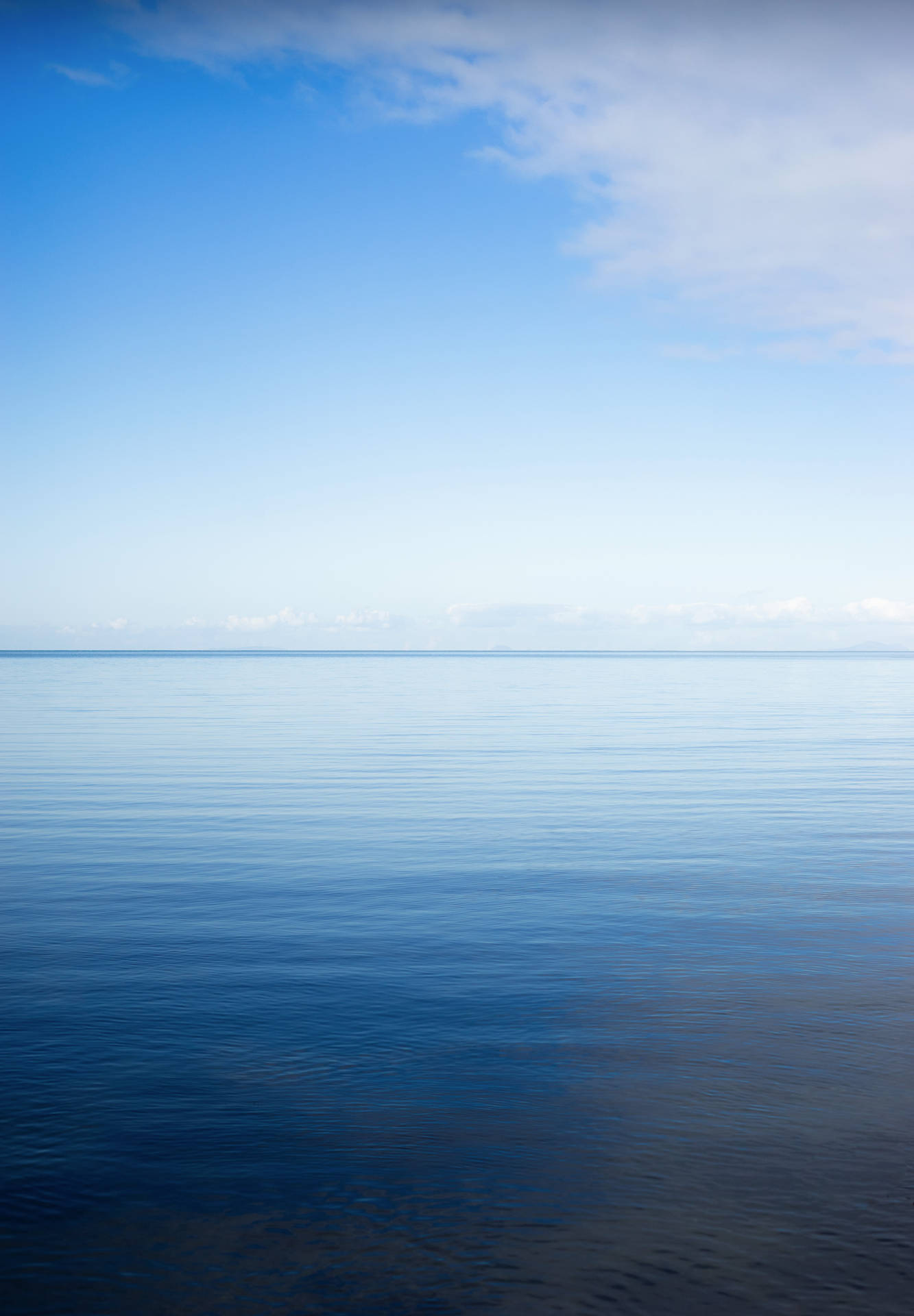 Serene Waters Horizon Background