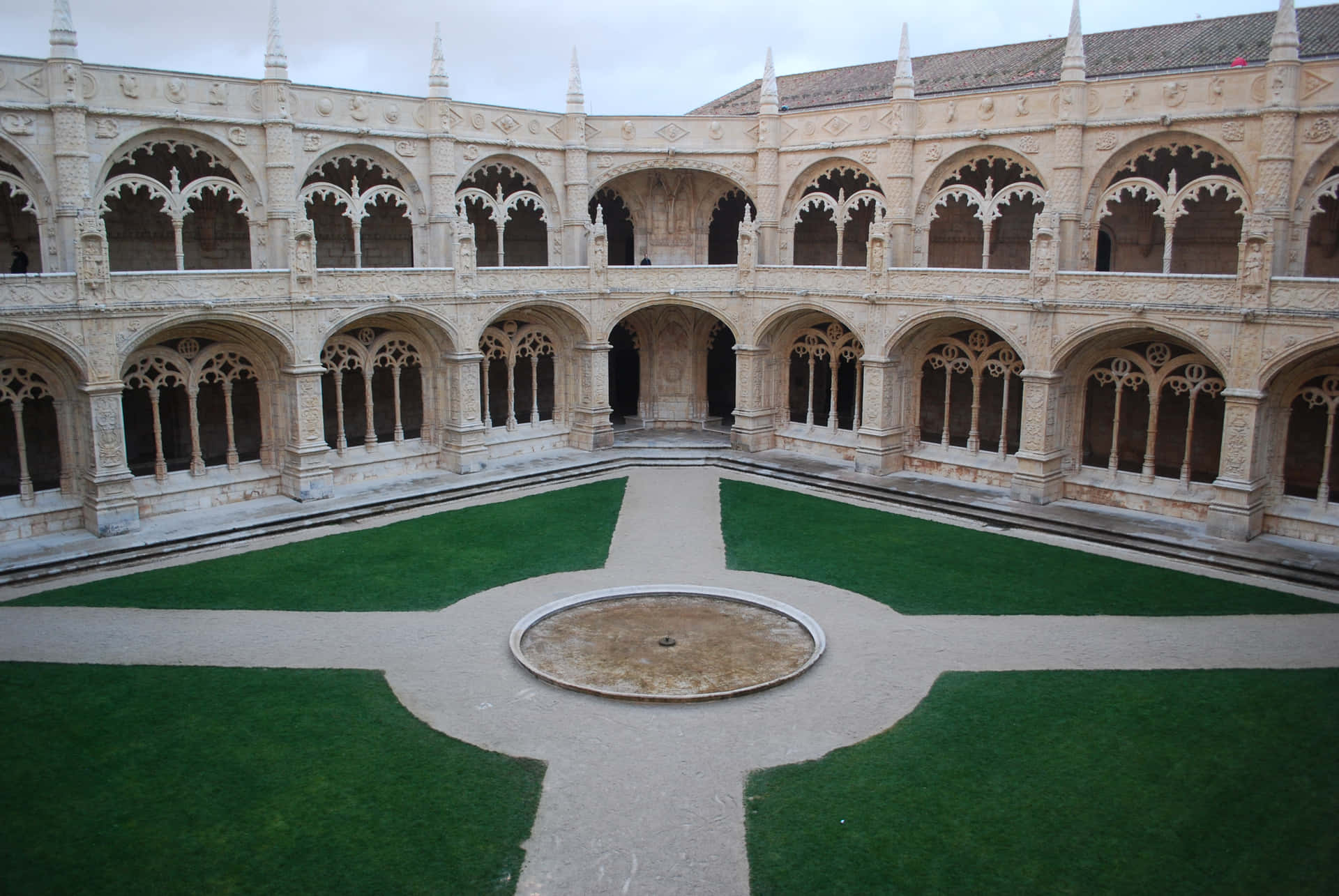 Serenity At Mosteiro Dos Jeronimos Courtyard - Lisbon, Portugal Background