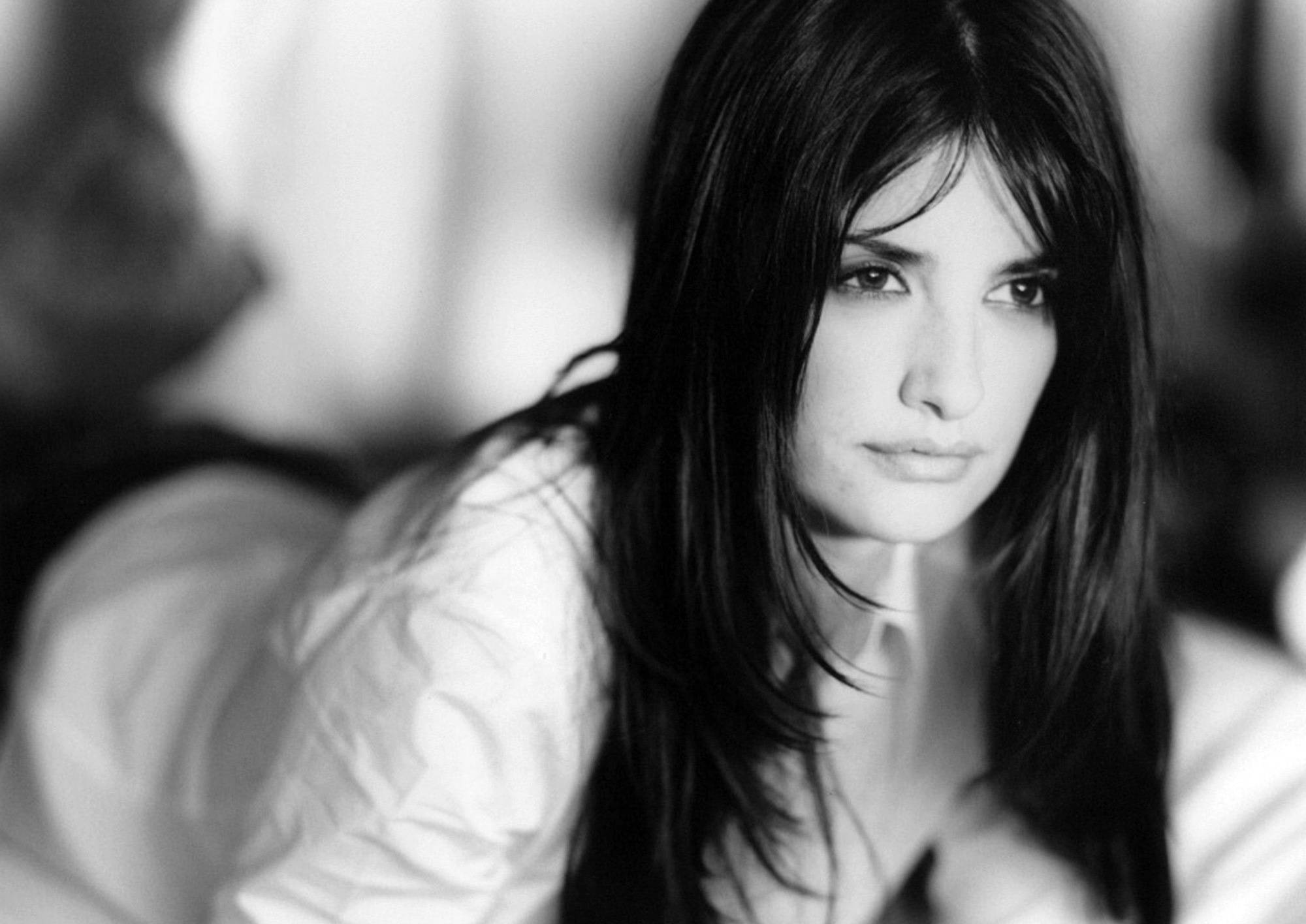 Serious Monochrome Penelope Cruz 4k Portrait Background